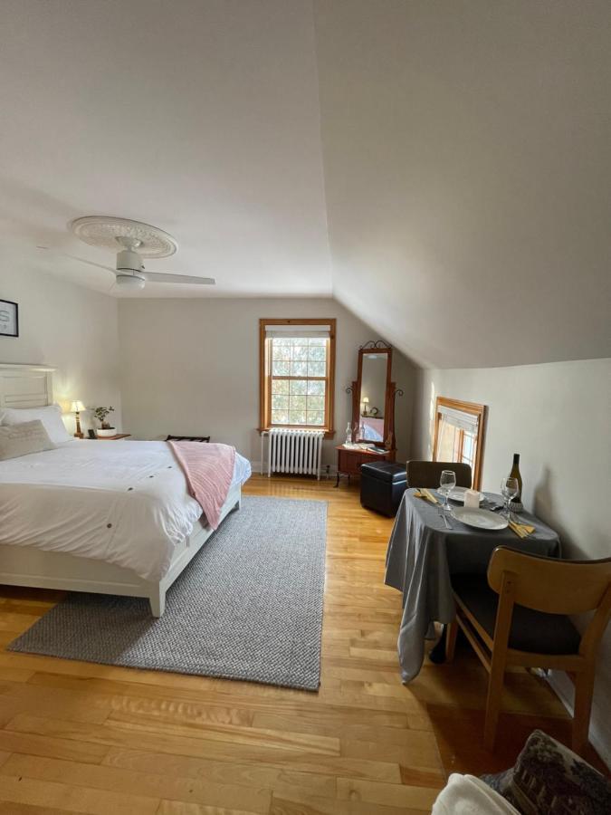 Manoir Alegria Bed & Breakfast Cowansville